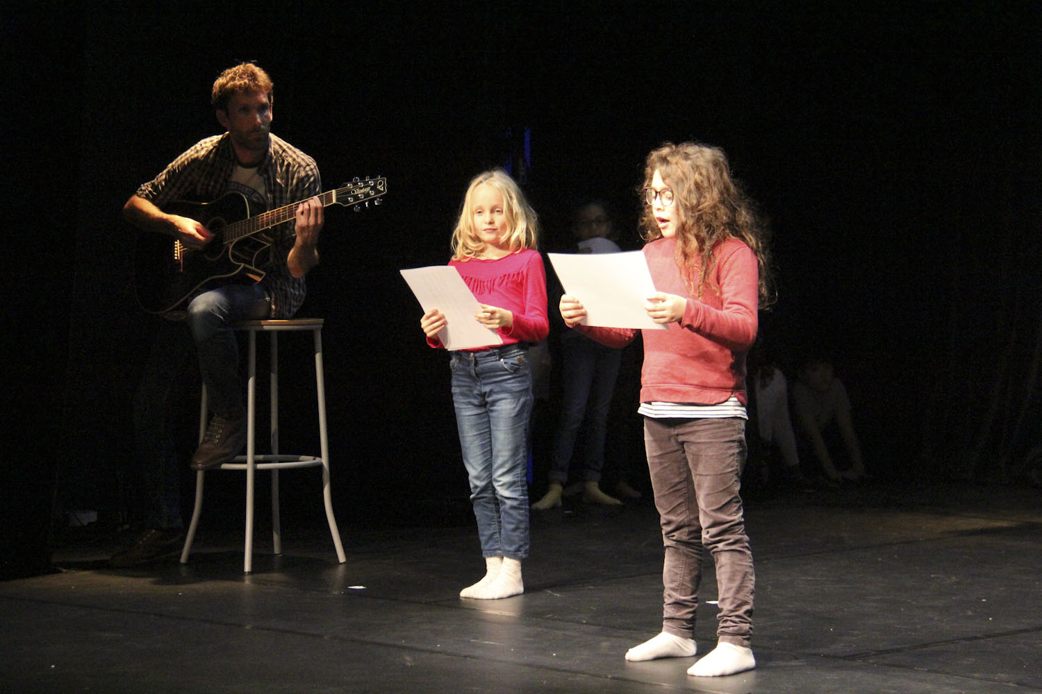 enfants sur scène 