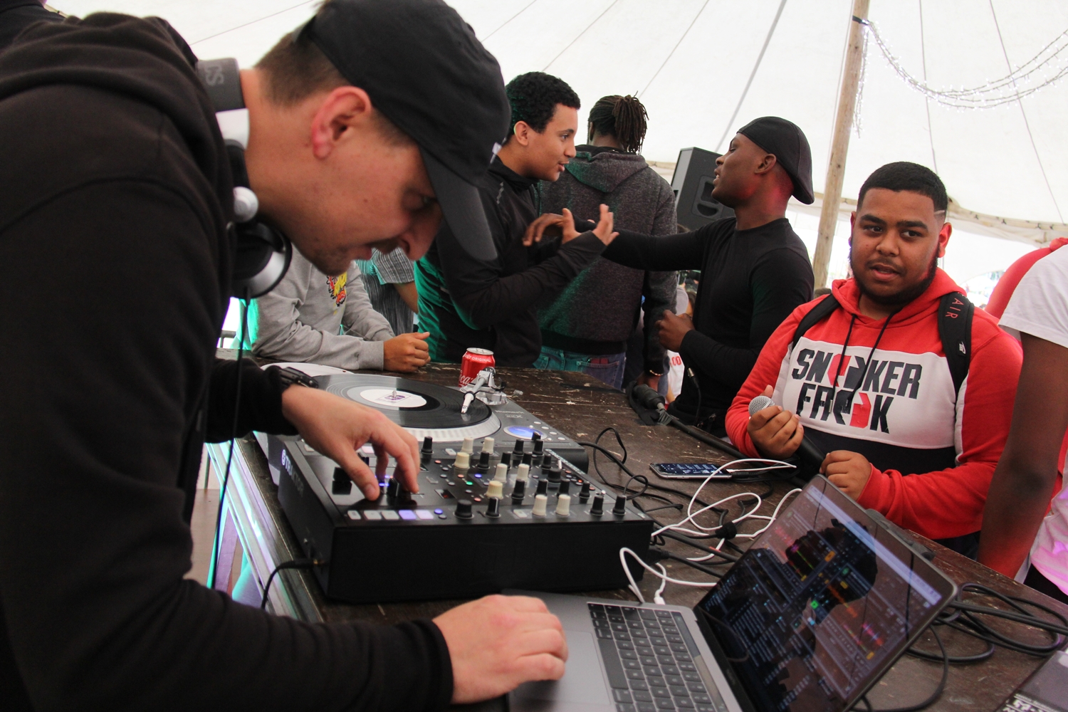 DJ Vex mixe son électro avec les flows rappés