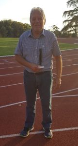 Roger Piccin sur la piste d'athlétisme du parc Palmer