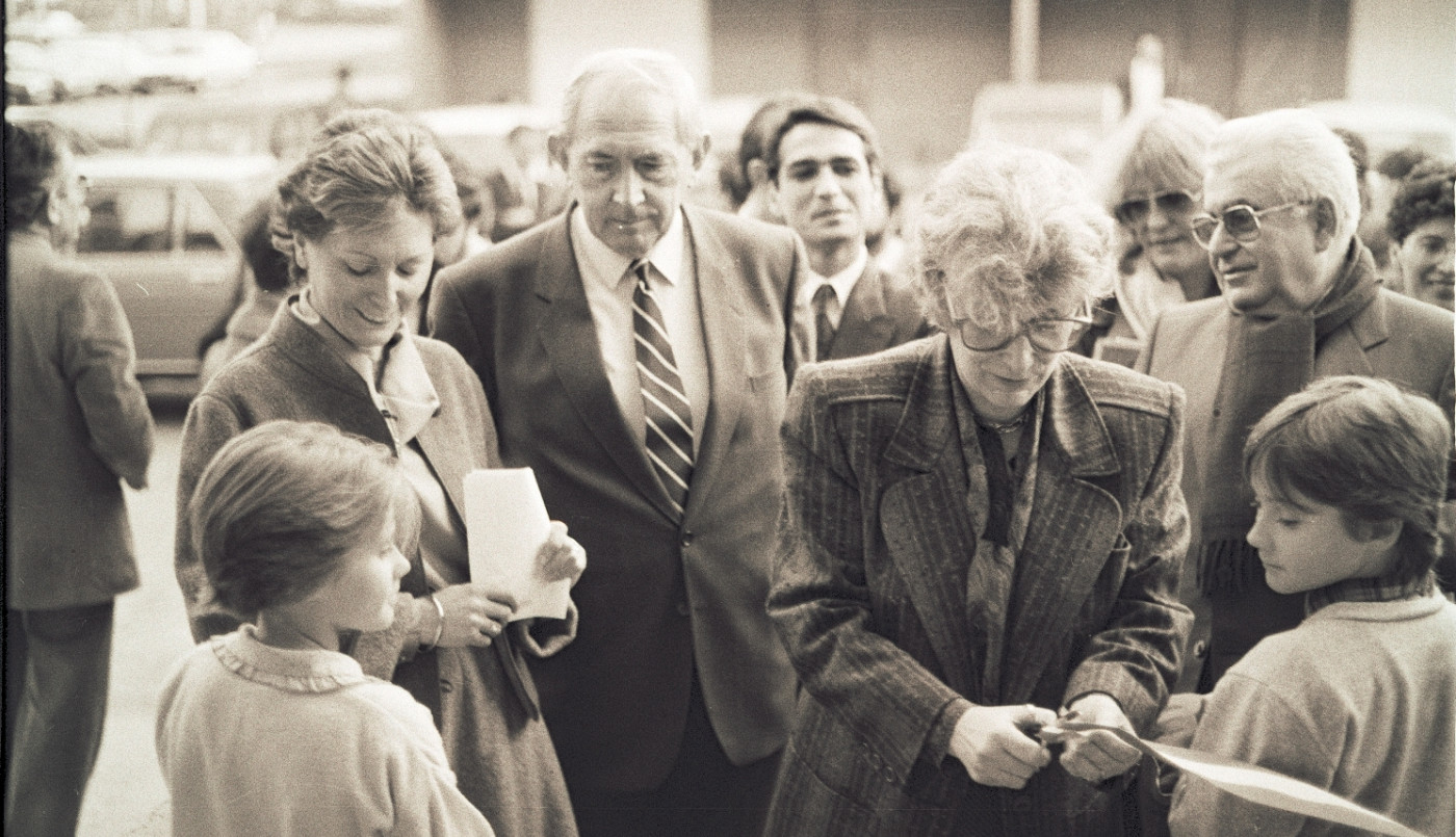 Bas de page gauche : Inauguration de l’APAFED par Yvette Roudy, Ministre des droits de la femme /  12 décembre 1985, en présence de Josiane Rode, Pierre Garmendia et René Bonnac