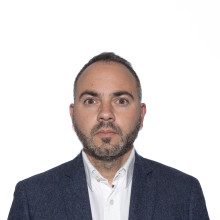 { eluAssocie.title }}