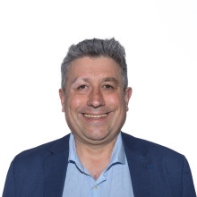 { eluAssocie.title }}