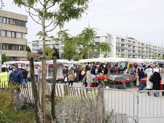 jour de marché place François Mitterrand