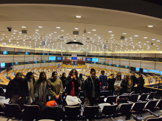 Collégiens cenonnais en visite à l'hémicycle à Bruxelles